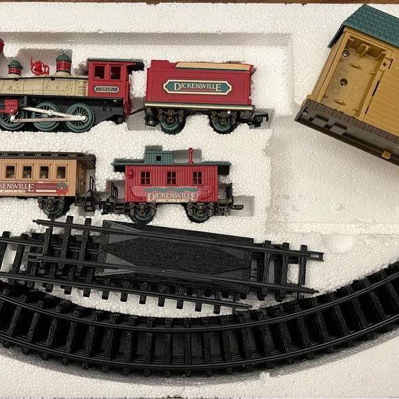 Dickensville Express Train Set - Picture 7 of 16